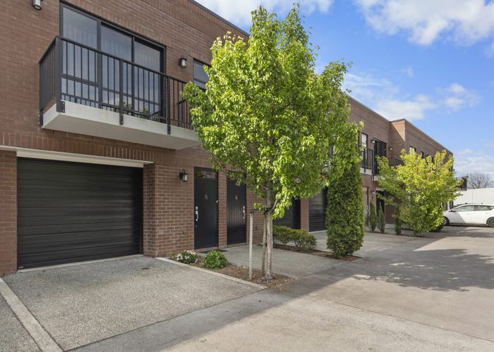  at 12 Village Quarter Lane, Frankton, Hamilton