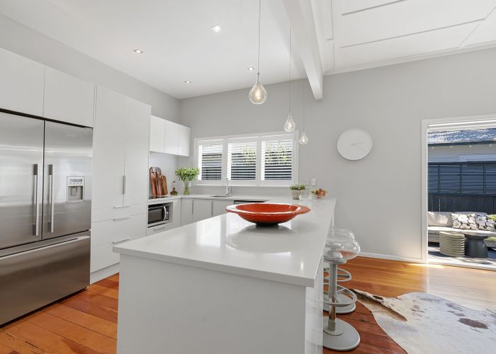  at 2/8 Tennyson Street, Northcote Point, Auckland