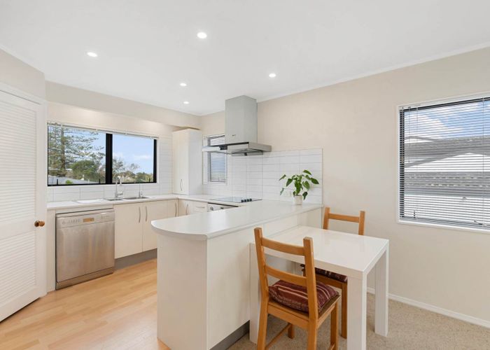  at 2/170 Onewa Road, Northcote, North Shore City, Auckland