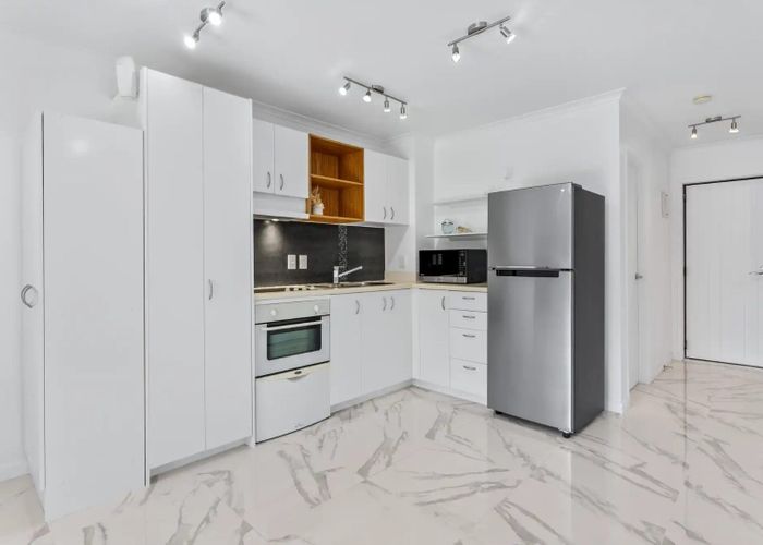  at 33 Carolina Place, Albany, North Shore City, Auckland