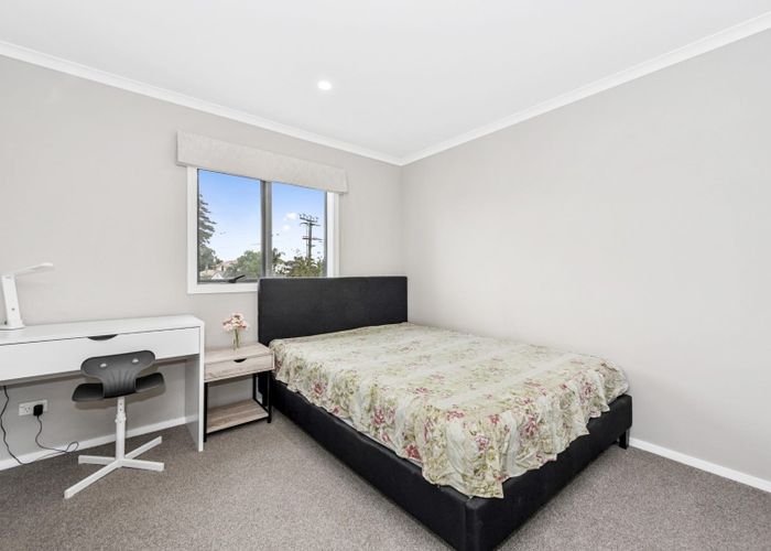  at 2/144 Old Farm Road, Hamilton East, Hamilton