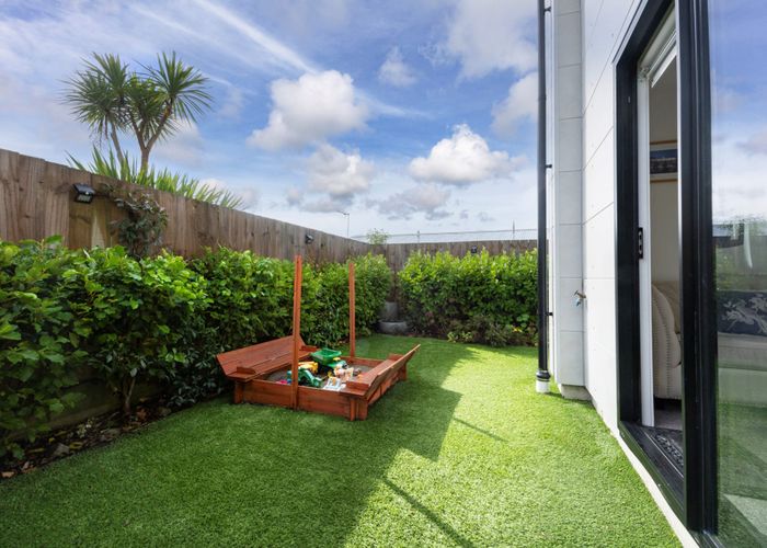  at 6/80 Awaroa Road, Sunnyvale, Waitakere City, Auckland