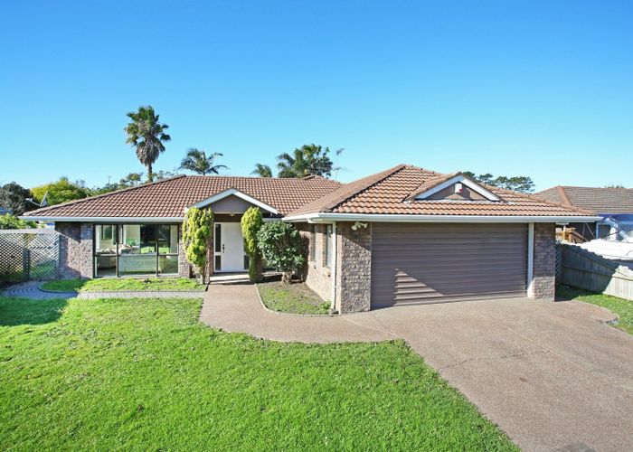  at 52 Bob Charles Drive, Golflands, Auckland