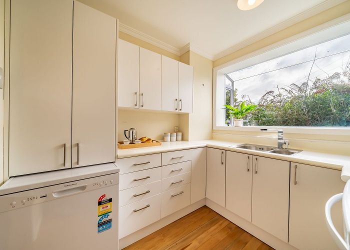  at 10 Vista Crescent, Maoribank, Upper Hutt