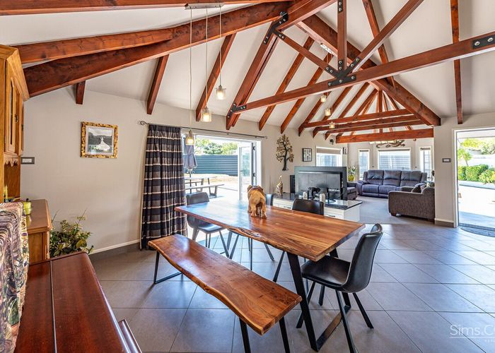  at 2 Burtts Road, Durie Hill, Whanganui