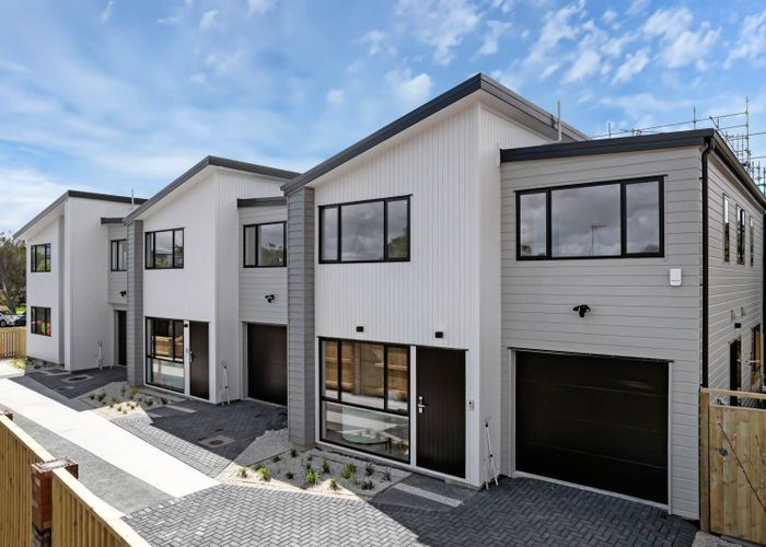  at Lots 1-3,  Tomintoul Place, Highland Park, Manukau City, Auckland