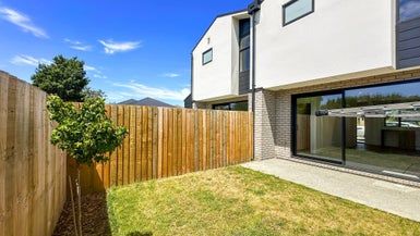  at 2/116 Aldwins Road, Phillipstown, Christchurch