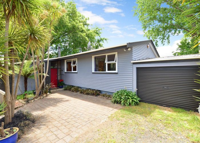  at 11 Stewart Place, Melville, Hamilton