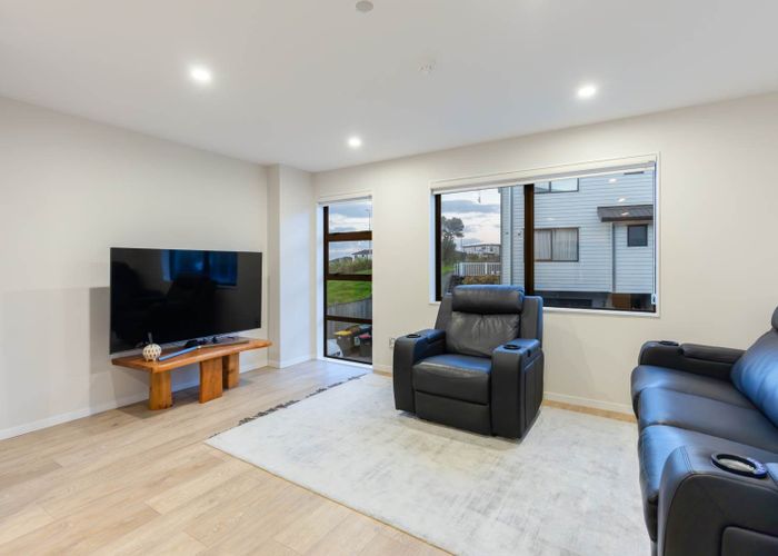  at 5 Peony Mews, Oteha, North Shore City, Auckland