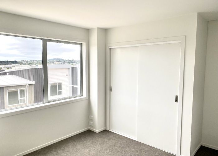  at D4/8 Wharetana Cres, New Lynn, Waitakere City, Auckland