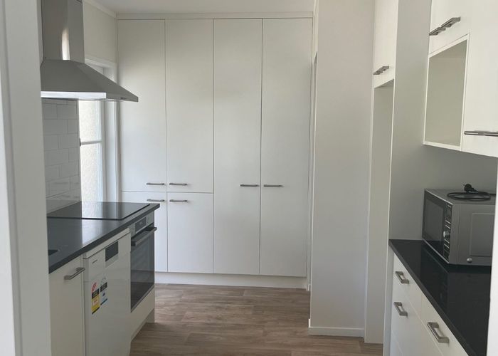  at 2/32 Wairiki Road, Mount Eden, Auckland