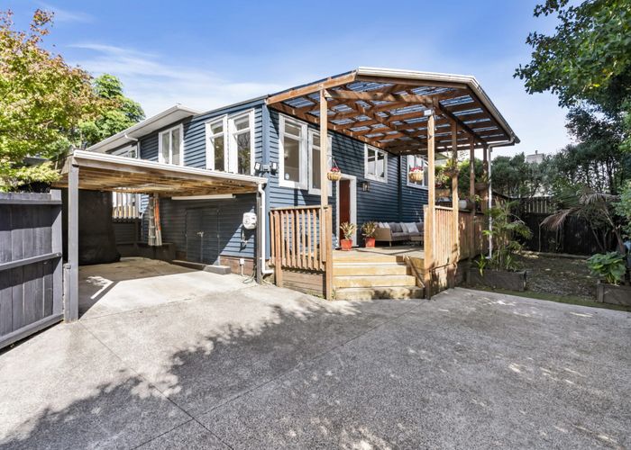  at 1/13 Harrybrook Road, Green Bay, Auckland