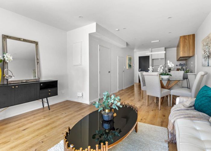  at 2/24 Carnoustie Drive, Wattle Downs, Manukau City, Auckland