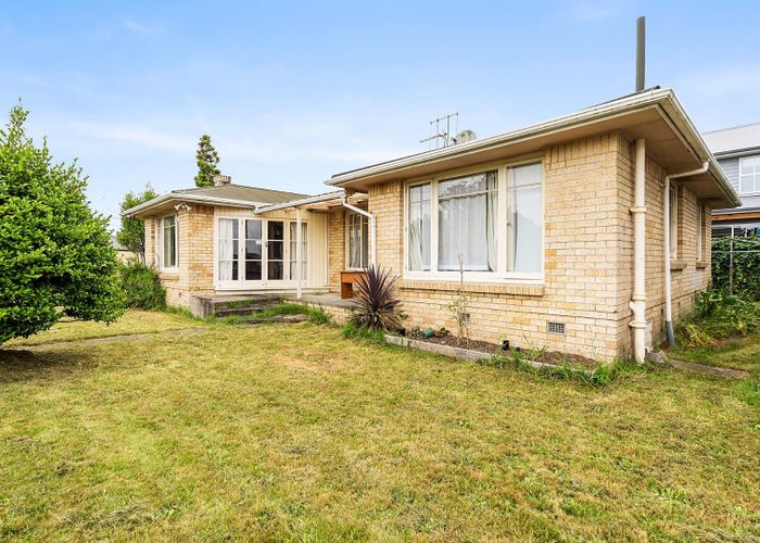  at 1 Inverness Avenue, Hamilton East, Hamilton