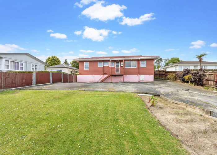  at 7 Helleur Road, Massey, Auckland