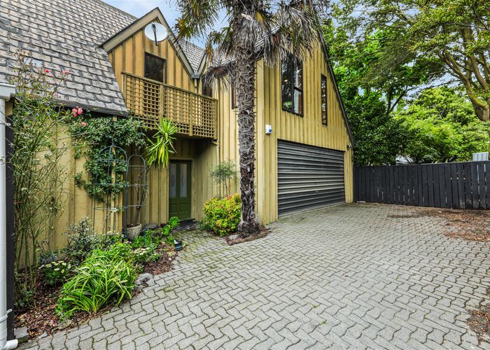  at 4 Cascade Place, Sumner, Christchurch