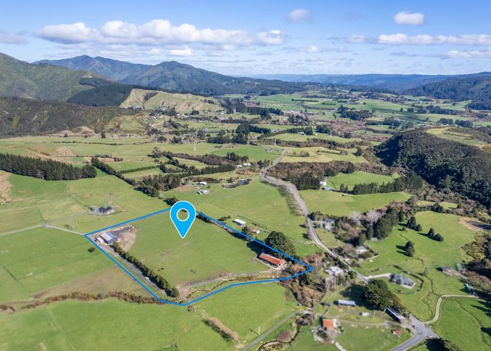  at 8 Turksma Lane, Kaitoke, Upper Hutt