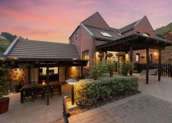  at 2 Emerald Lane, Cashmere, Christchurch