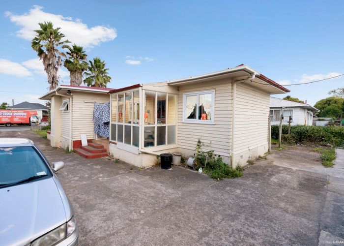  at 6 Atkinson Avenue, Papatoetoe, Auckland