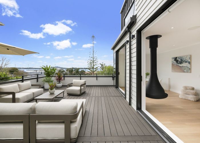  at 14C Alfred Street, Northcote Point, Auckland