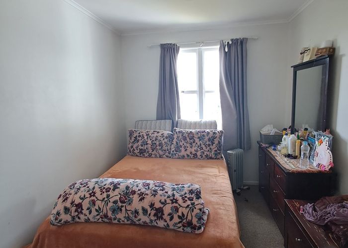  at 25 Sylvan Crescent, Te Atatu South, Waitakere City, Auckland