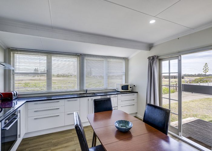  at 2/64 The Esplanade, Westshore, Napier