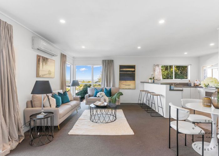  at 2/21 Calluna Crescent, Totara Heights, Manukau City, Auckland
