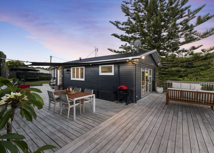  at 21 Lowtherhurst Road, Massey, Auckland