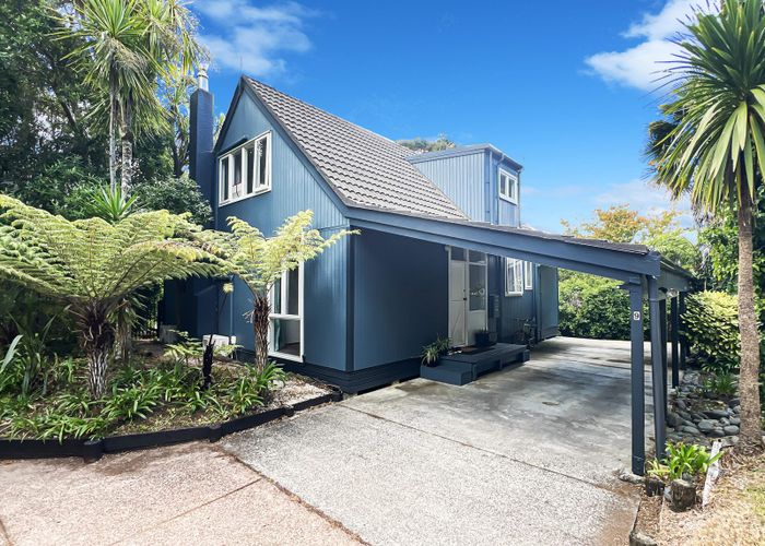  at 9 Brownie Road, Laingholm, Auckland