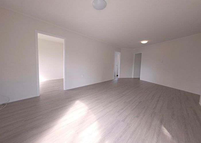  at 37 Larissa Avenue, Henderson, Auckland