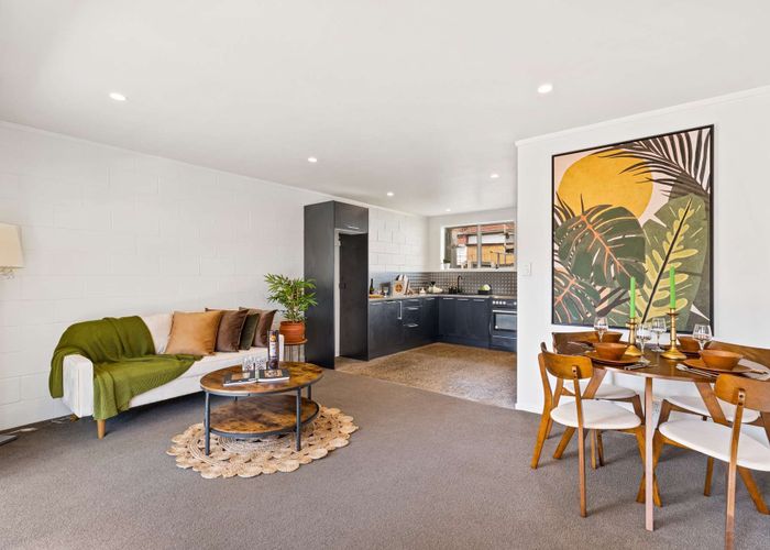  at 1/252 Meola Road, Point Chevalier, Auckland