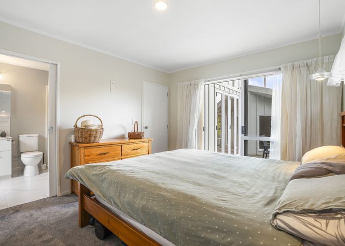  at 2/3 Tiri View Place, Waiake, North Shore City, Auckland