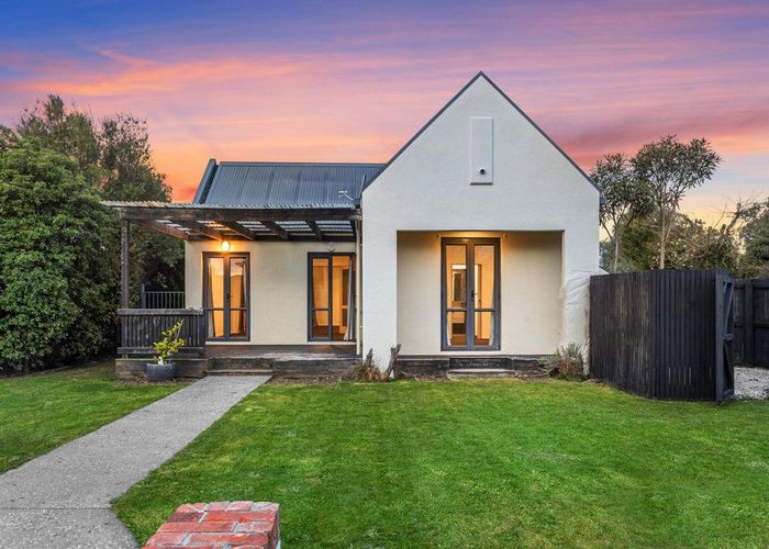  at 3 Monterey Place, Parklands, Christchurch