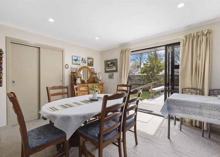  at 18 Grace Avenue, Leamington, Cambridge