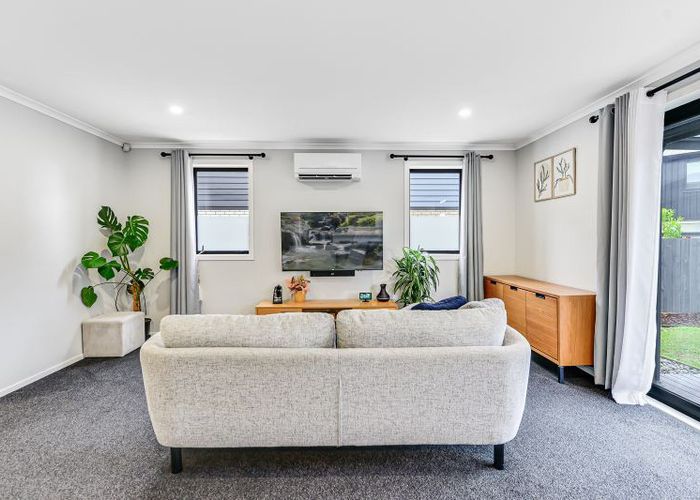  at 2/64 Cabourne Drive, Glenview, Hamilton