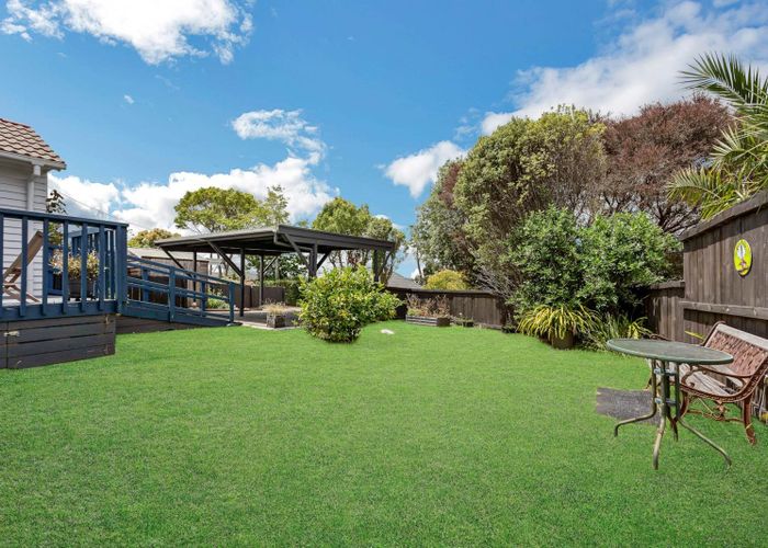  at 2/331 Royal Road, Massey, Auckland