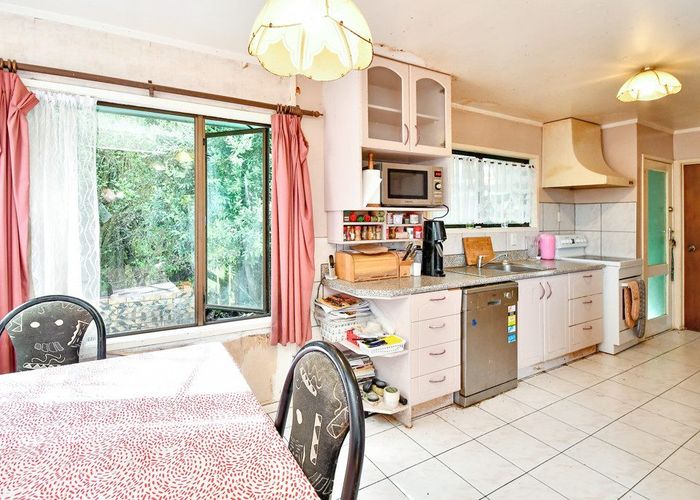  at 14 Redoubt Road, Goodwood Heights, Manukau City, Auckland