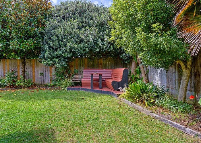  at 2/21b Mildmay Road, Henderson, Waitakere City, Auckland