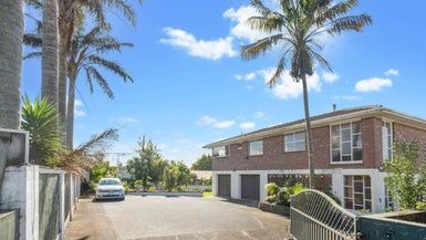  at 2 Wakeling Avenue, Te Atatu South, Auckland