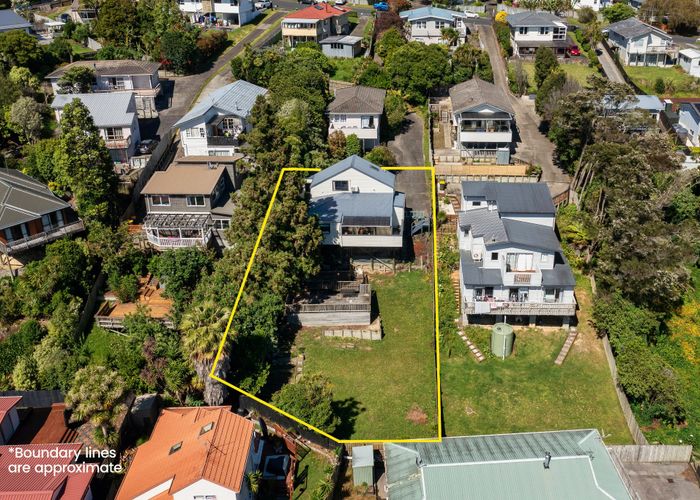  at 2/32 Tamahere Drive, Glenfield, North Shore City, Auckland