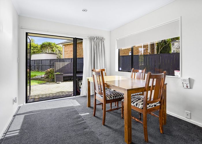  at 5 Guernsey Place, Grandview Heights, Hamilton