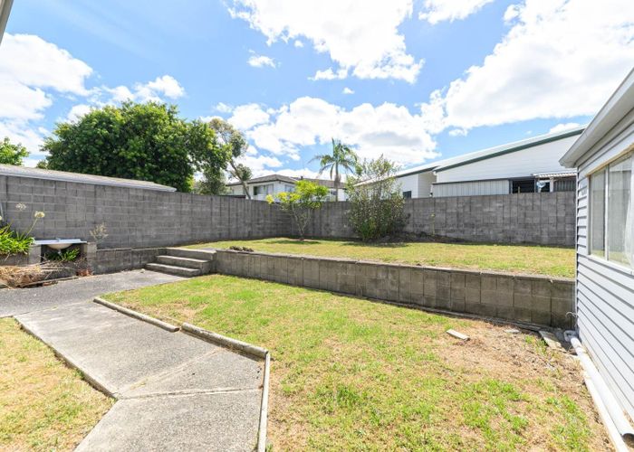  at 9 Salamanca Road, Sunnynook, Auckland