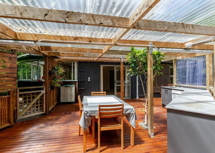  at 8a Williams Terrace, Fitzherbert, Palmerston North, Manawatu / Whanganui