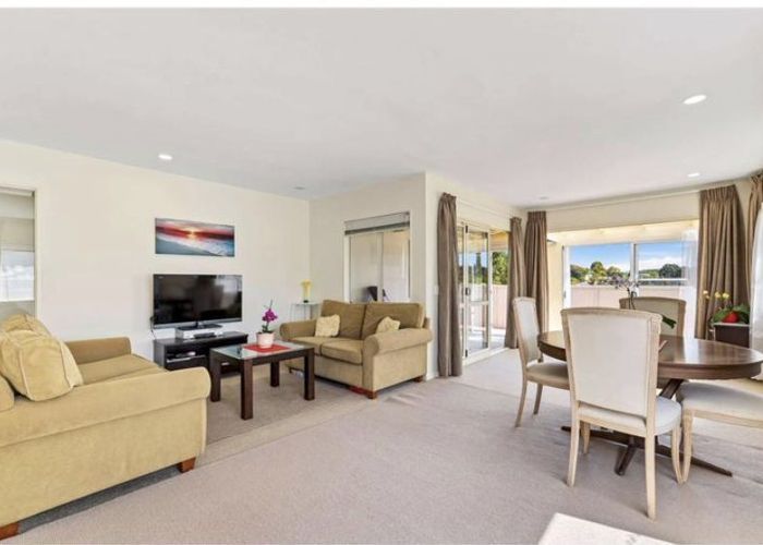  at 2/ 46A Blakeborough Drive, Forrest Hill, North Shore City, Auckland