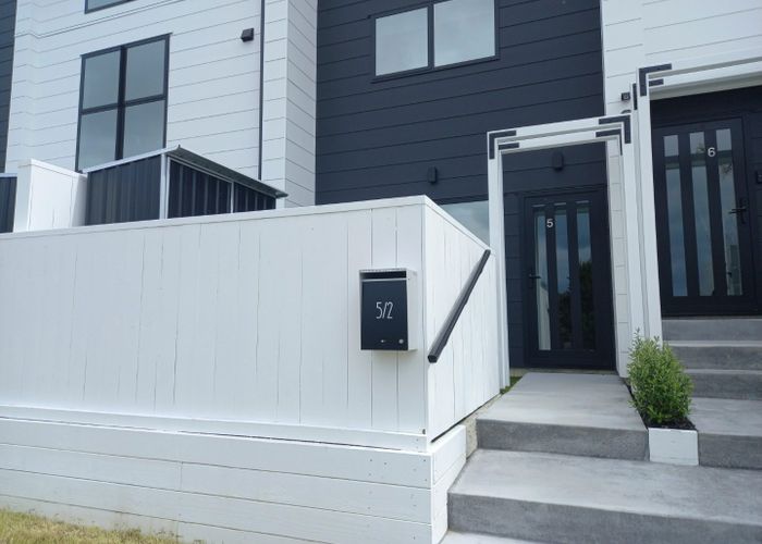  at 5/2 Jadewynn Drive, Massey, Waitakere City, Auckland