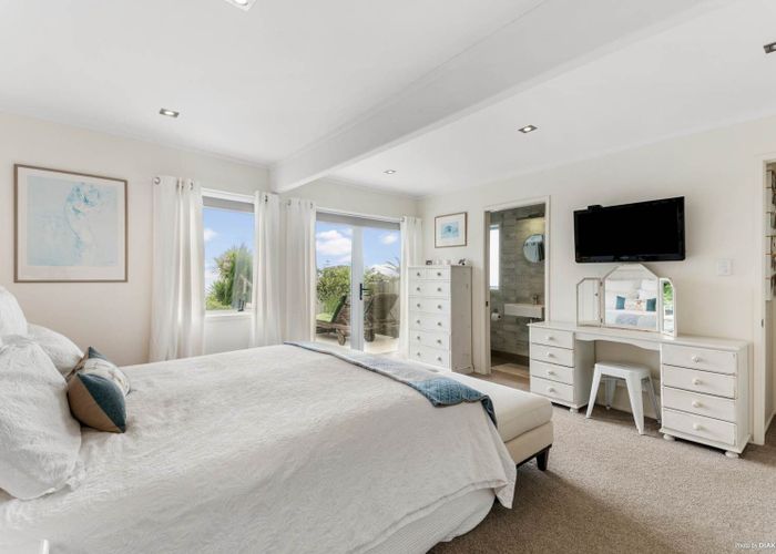  at 2/1 Eastcliffe Road, Castor Bay, Auckland