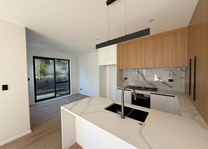  at 72A Selwyn Crescent, Forrest Hill, North Shore City, Auckland