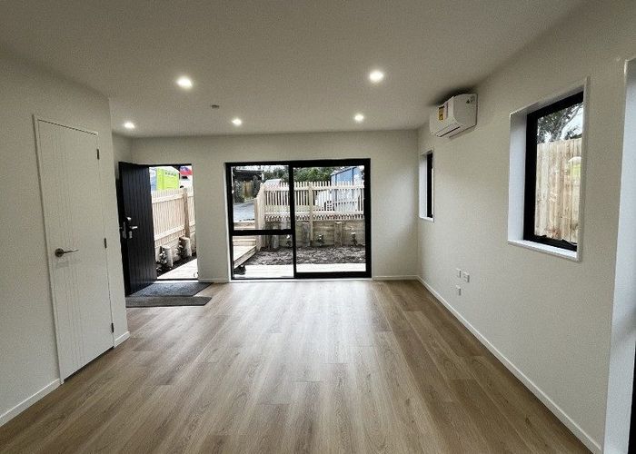  at 18D Penfold Place, Henderson, Waitakere City, Auckland