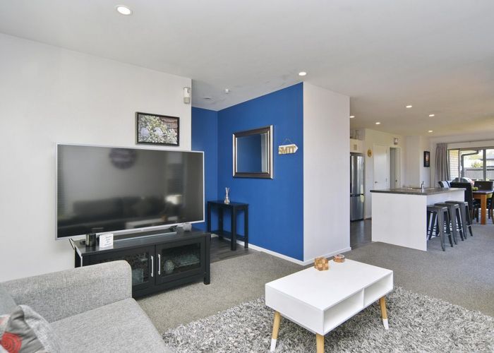  at 6 Fearne Drive, Woodend, Woodend