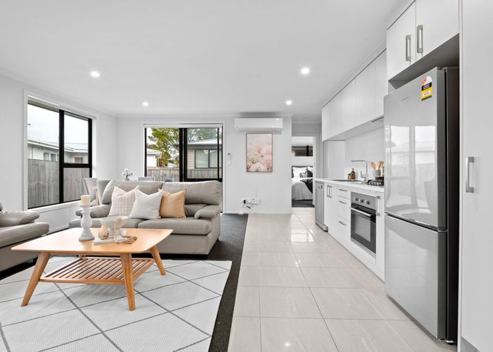  at 2/3 Helena Road, Hillcrest, Hamilton
